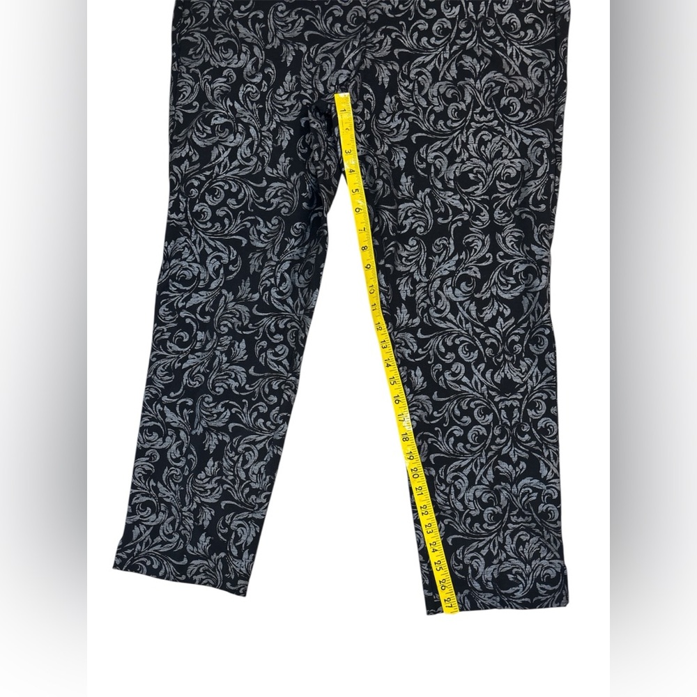 NWT Chicos So Slimming Black Juliet Flocked Scroll Ankle Pant Black Sz 2.5 US 14 - Picture 5 of 8